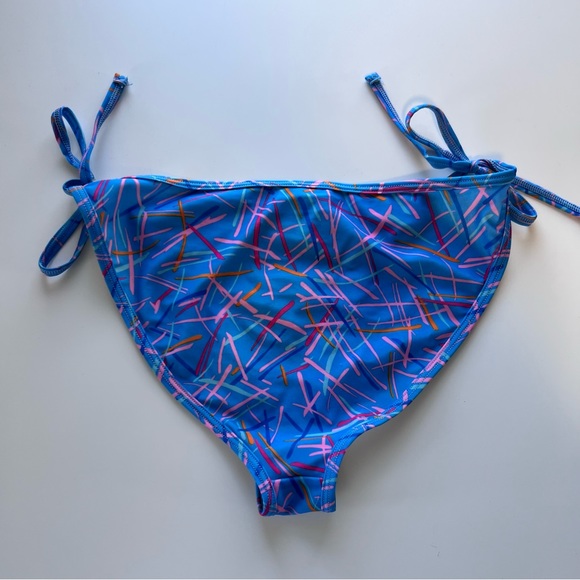 American Apparel Triangle Bikini - Picture 5 of 11